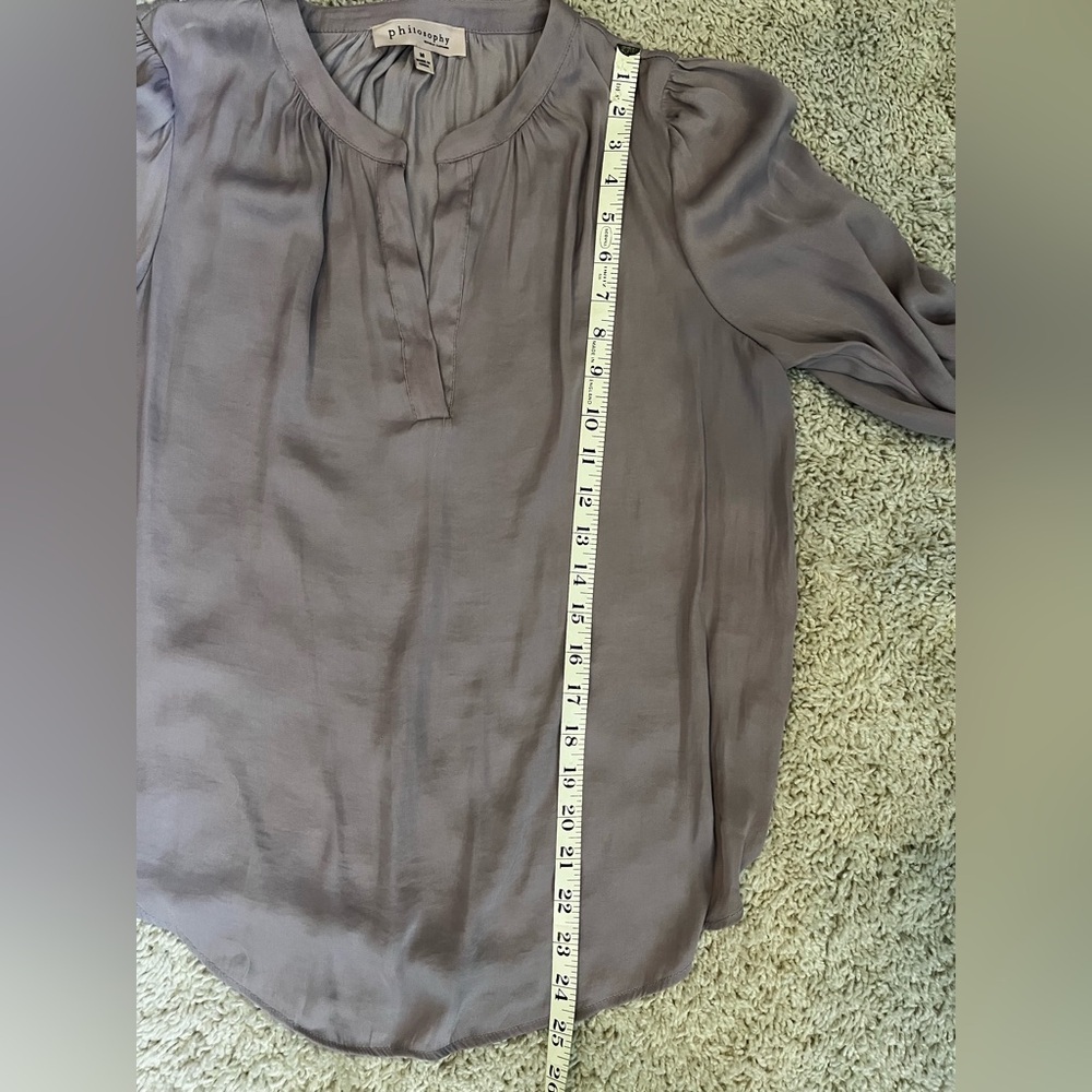 Philosophy lilac SZ M loose fit blouse. Gathered sleeves at wrists. Pretty - Picture 6 of 12